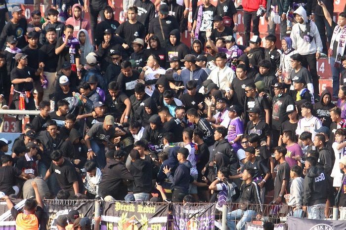 Terkait Insiden Suporter di Kediri, Manajemen Arema FC Memohon Maaf