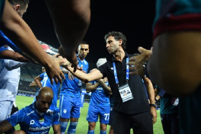Persib Bandung Hadapi Situasi Sulit: Ditunggu PSM, Belum Menang dan Luis Milla Mundur