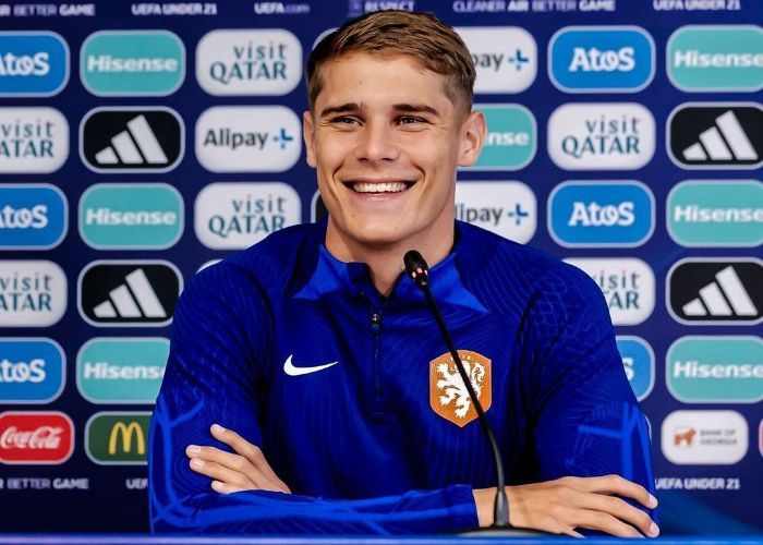Bek Wolfsburg Micky Van de Ven Segera Merapat ke Tottenham, Dikontrak sampai 2028