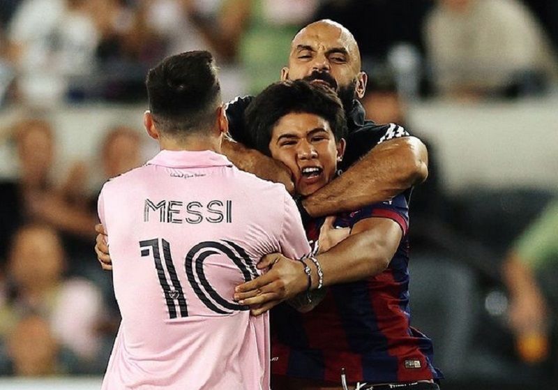 Bodyguard Lionel Messi Sigap Banget: Penyusup pun Kena Piting
