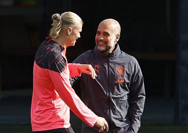 Manchester United Ancur-ancuran, Guardiola Tertawa Nyinyir