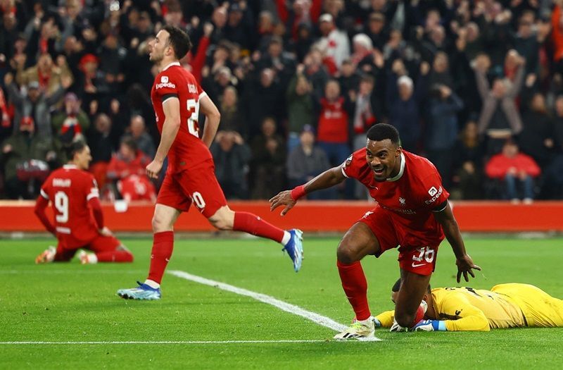 Arne Slot Puji Performa Impresif Ryan Gravenberch Usai Liverpool Kalahkan Bologna