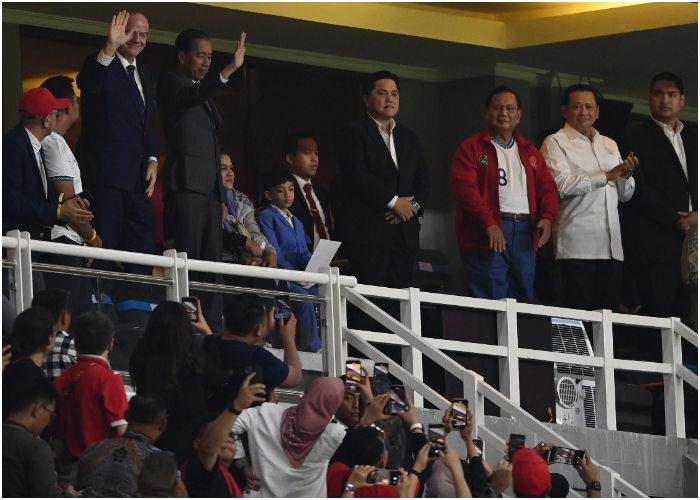 Jan Ethes Temani Presiden Jokowi Hadiri Pembukaan Piala Dunia U-17 di Surabaya, Cool Pakai Setelan Jas Biru