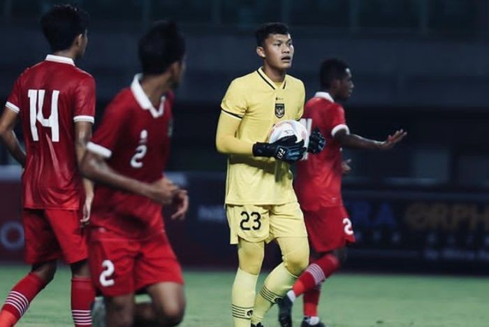 Penyelamat Berkelas: Kiprah Gemilang Ikram Al Giffari di Piala Dunia U17 2023