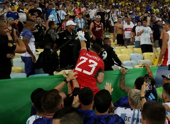 Laga Brasil vs Argentina Diwarnai Keributan Suporter, Tim Tamu Nyaris Walkout!