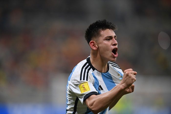 Sedang Alami Krisis, Man City Pertimbangkan Claudio Echeverri Untuk Menjadi Bagian Dari Tim Utama Musim ini