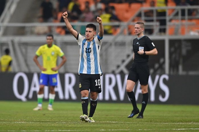 Claudio Echeverri Cetak Hattrick, Antarkan Argentina ke Semifinal Piala Dunia U-17 2023