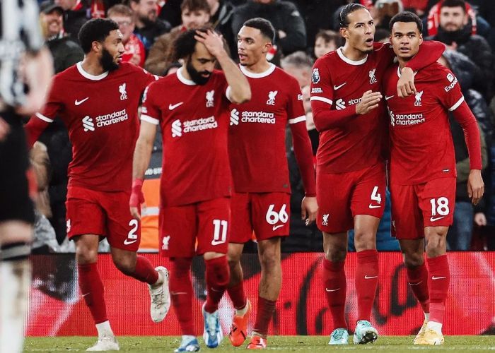 Liverpool Puncaki Liga Inggris Usai Taklukkan Newcastle 4-2, Mohamed Salah Cetak 2 Gol!