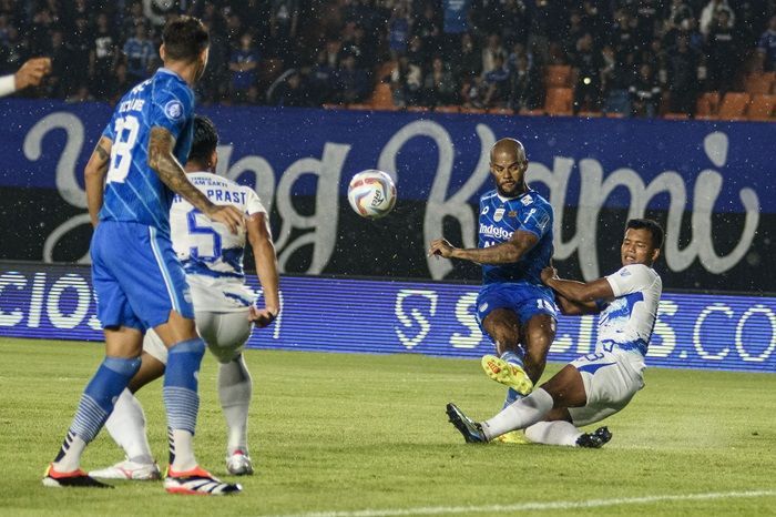 Libas PSIS Semarang 3-0, Persib Bandung Akhiri 5 Pertandingan Tanpa Kemenangan