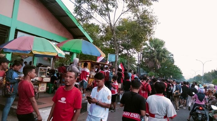 Ribuan Suporter Madura United Padati Stadion, Berharap Menang