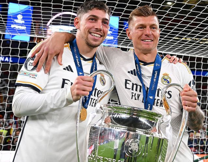 Tunjuk Penerusnya, Toni Kroos Percayakan Nomor 8 untuk Fede Valverde