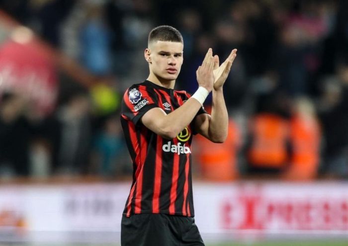 Demi Perkuat Lini Pertahanan, MU Bidik Milos Kerkez dari Bournemouth