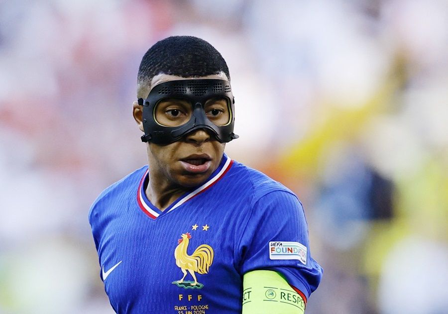 Pakai Topeng bak Zorro, Mbappe Malah Gagal Bawa Prancis Menang