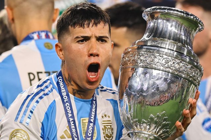 Enzo Fernandez Minta Maaf Usai Diterpa Isu Rasisme dan Di Unfollow Rekan Skuad Chelsea