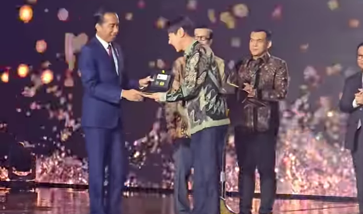 Presiden Jokowi Berikan Golden Visa kepada Shin Tae Yong, Simak Keuntungannya!