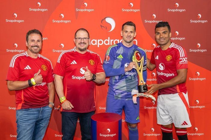 Manchester United Juara Turnamen Pra Musim Snapdragon Cup, Netizen: Otw Tsunami Trofi!