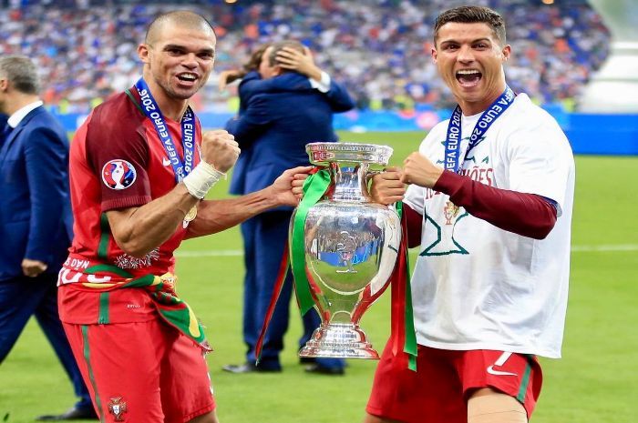 Tribut  Emosional Cristiano Ronaldo ke Pepe yang Putuskan Pensiun di Usia 41 Tahun