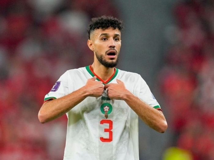 Reuni dengan Ten Hag di Man United: Berapa Nomor Punggung Mazraoui?