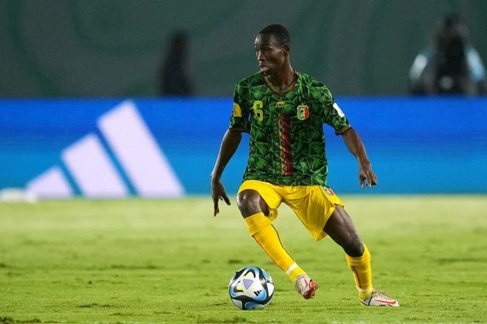 Pernah Main di Indonesia, Wonderkid Asal Mali Ini Resmi Direkrut Manchester United!