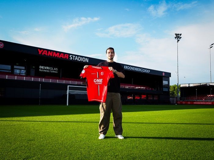 Sang Profesor Thom Haye Resmi Bergabung Dengan Klub Kasta Tertinggi Belanda Almere City FC