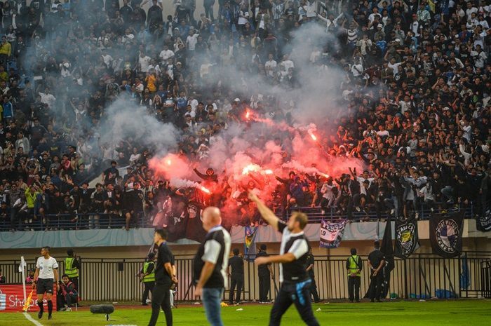 Insiden Kericuhan Aksi Balas Dendam Bobotoh Terhadap Steward Usai Kemenangan Persib atas Persija