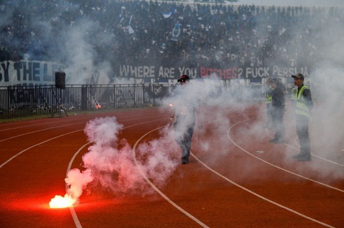 Bobotoh Ricuh dengan Steward dan Menyalakan Flare, Ancaman Sanksi Menghantui Persib
