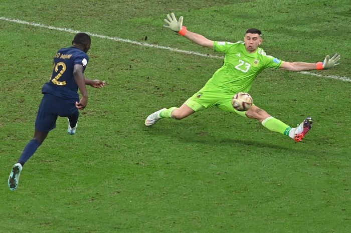 Buntut Selebrasi tak Senonoh di Final Copa America 2024, Emiliano Martinez Dapat Hukuman dari FIFA