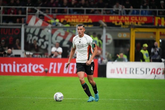 Momen Jay Idzes Jawab Pertanyaan Fans Venezia yang Kepo dengan Arti Bang