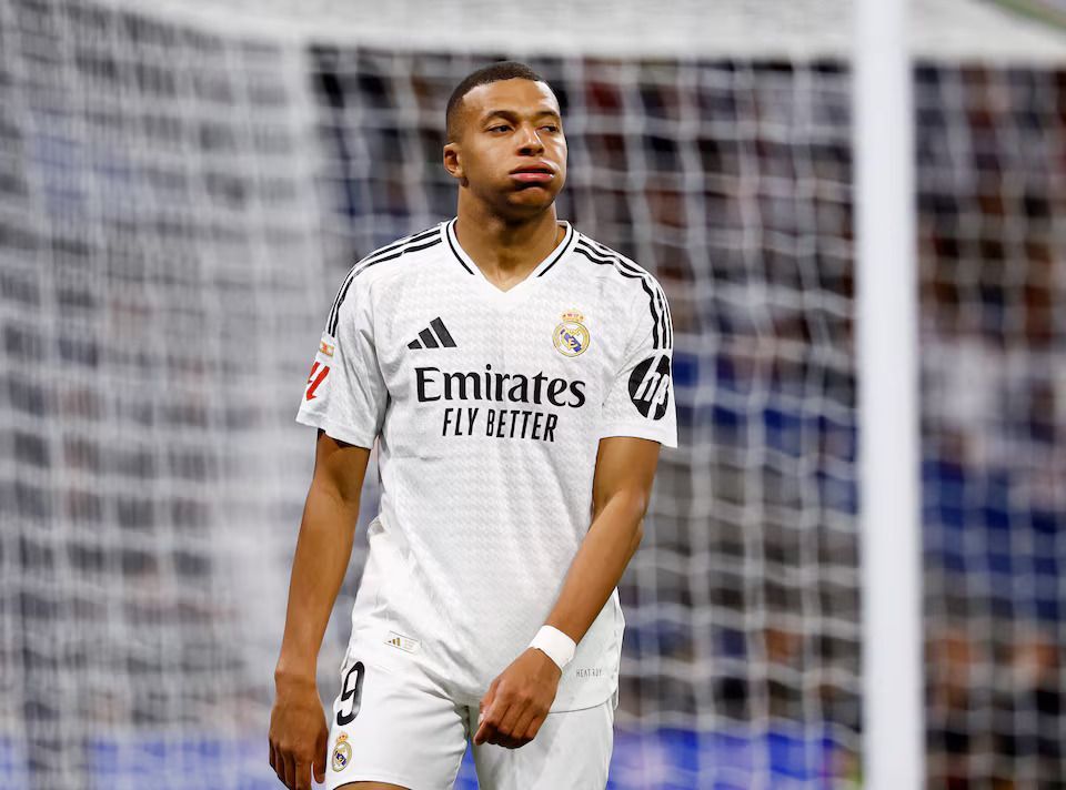 Terjebak Offside 8 Kali, Mbappe Dikritik Ancelotti Usai Dihancurkan Barcelona di El Clasico
