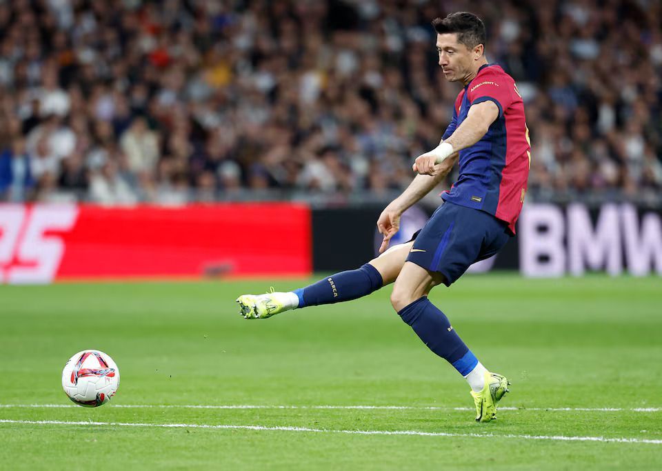 Robert Lewandowski Dipastikan akan Bertahan di Barcelona Musim Depan