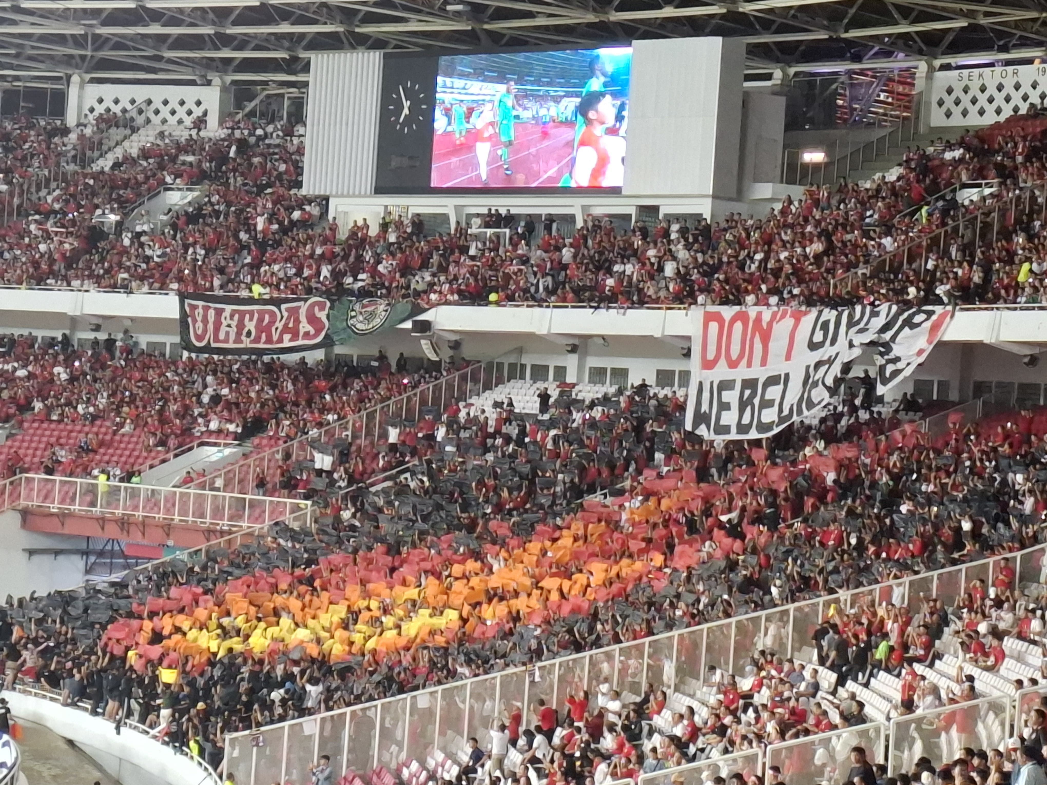 Intip Suasana di Tribun GBK Jelang Timnas Vs Arab Saudi, Bendera Merah Putih Besar Banyak Berkibar!