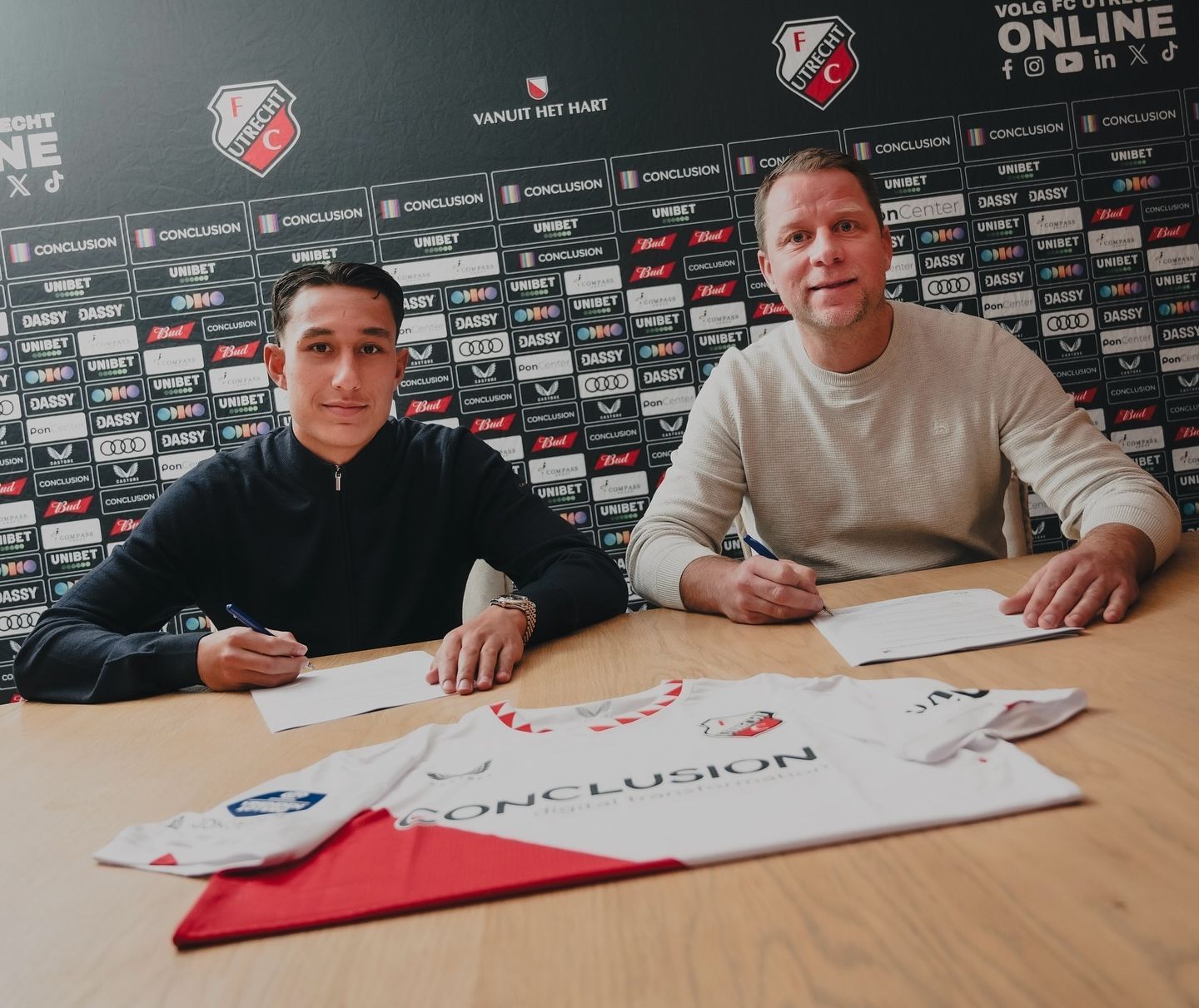 Miliano Jonathans Disebut Punya Kemiripan dengan Arjen Robben Usai Masuk Dalam Daftar Pemain Terbaik Paruh Musim Eerste Divisie