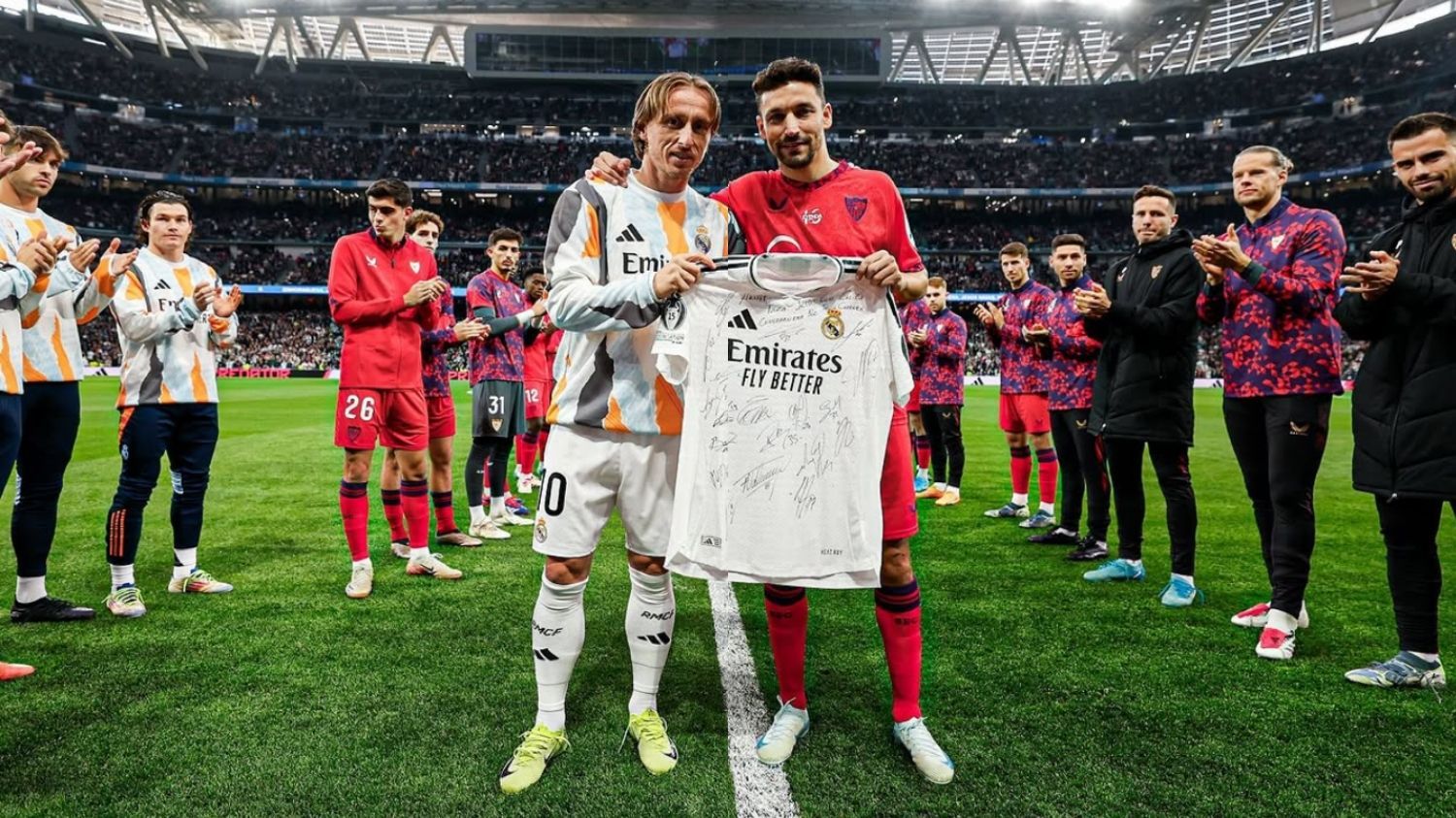 Momen Real Madrid Beri Penghormatan untuk Jesus Navas di Santiago Bernabeu