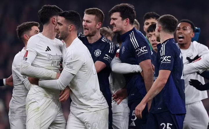 Terungkap! 3 Kata yang Dilontarkan Harry Maguire Kepada Kai Havertz usai Dianggap Diving