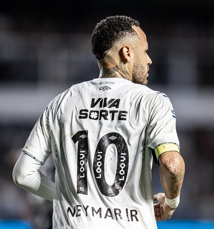 Neymar Dapat Sambutan Hangat dari Supporter Usai Jalani Laga Debut Bareng Santos