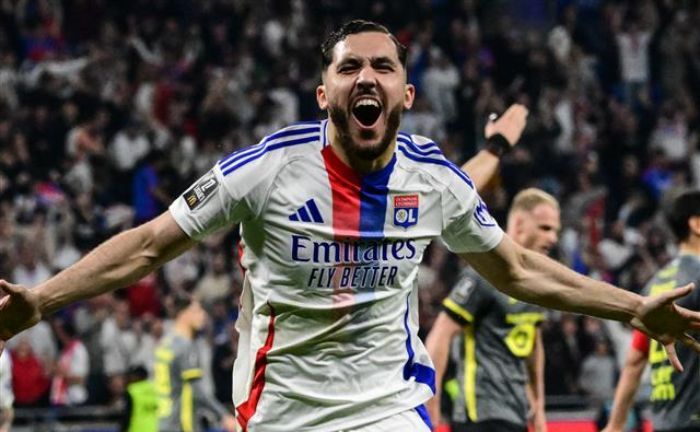 Nyaris Gabung Manchester United di Usia 15, Rayan Cherki Kini Jadi Incaran Klub-Klub Besar Eropa