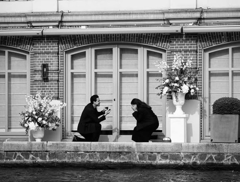 Lamar sang Kekasih dengan Romantis, Thom Haye: She Said Yes!