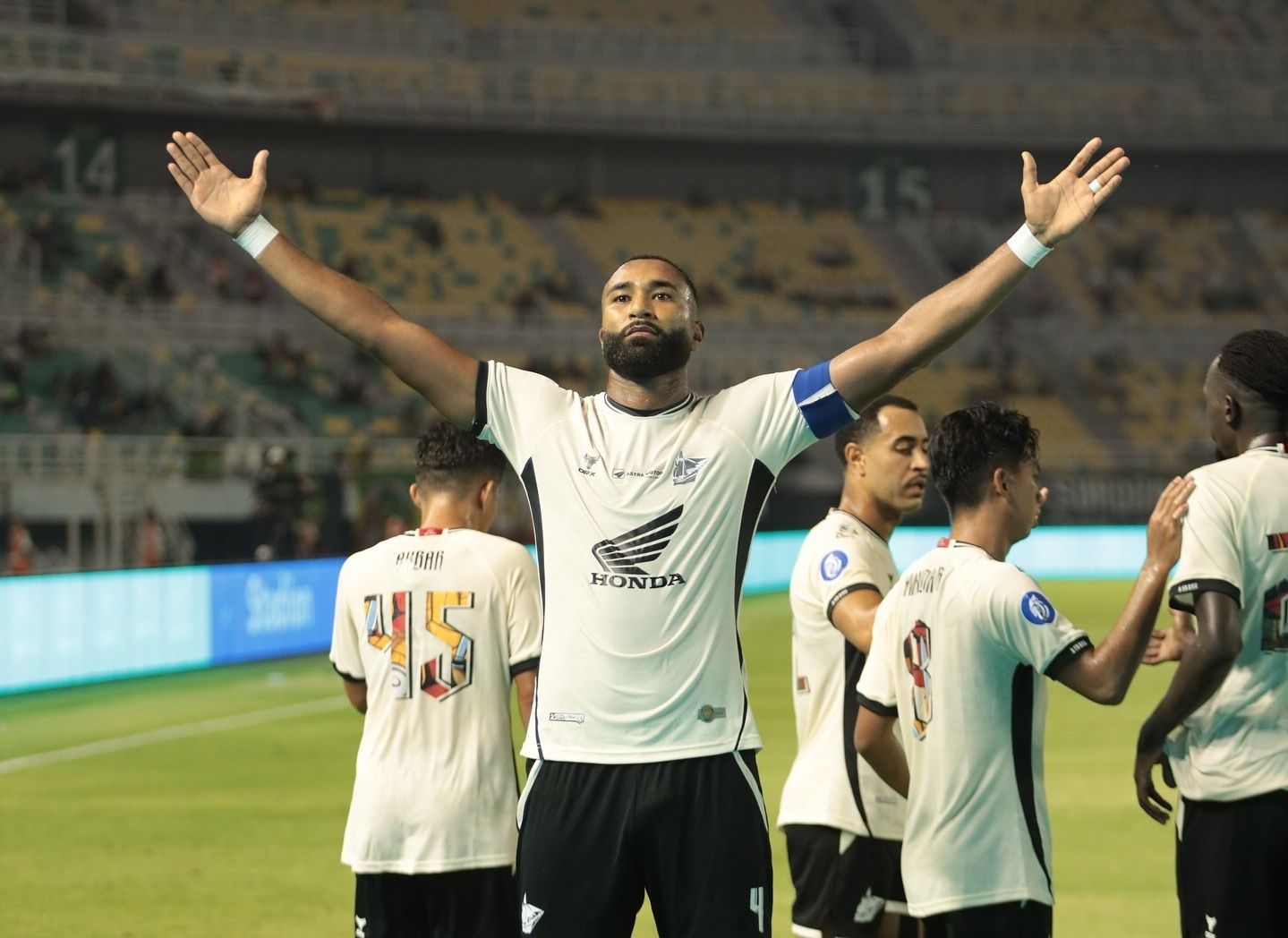 Yuran Fernandes Kena Hukuman Larangan Beraktivitas di Sepakbola Indonesia 12 Bulan, PSSI Anti Kritik?