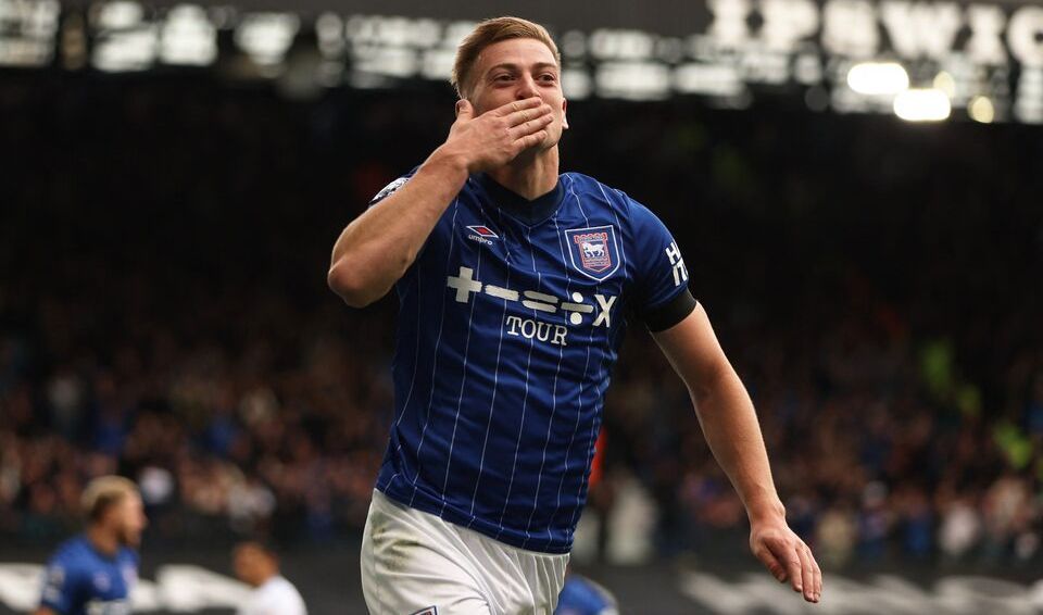Dear Manchester United! Mending Cari Striker Berpengalaman Daripada Datangkan Liam Delap yang Masih Muda