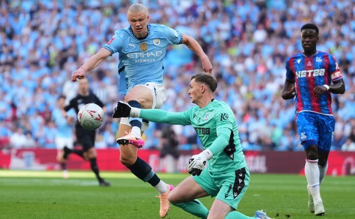 Alasan Dean Henderson Tidak Dikartu Merah usai Handball di Luar Kotak Penalti