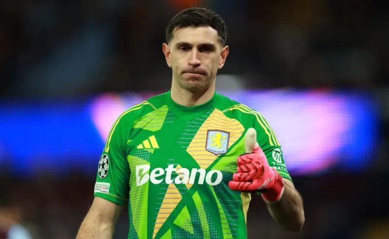 Kode Perpisahan? Emiliano Martinez Dikabarkan Jadi Incaran Barcelona di Bursa Transfer Musim Panas