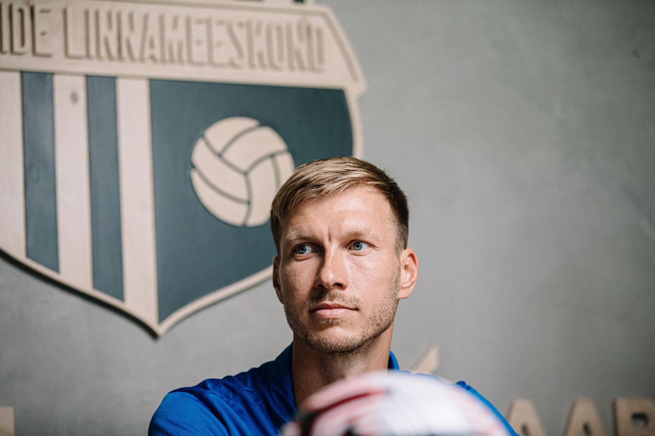 Mantan Bek Liverpool Ini Siap Bikin Sepak Bola Estonia Makin Mendunia!