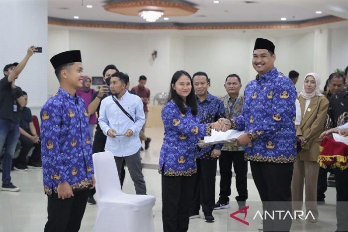 Bahagianya Anthony Ginting dan Felda Elvira Usai Resmi Diangkat Jadi PNS
