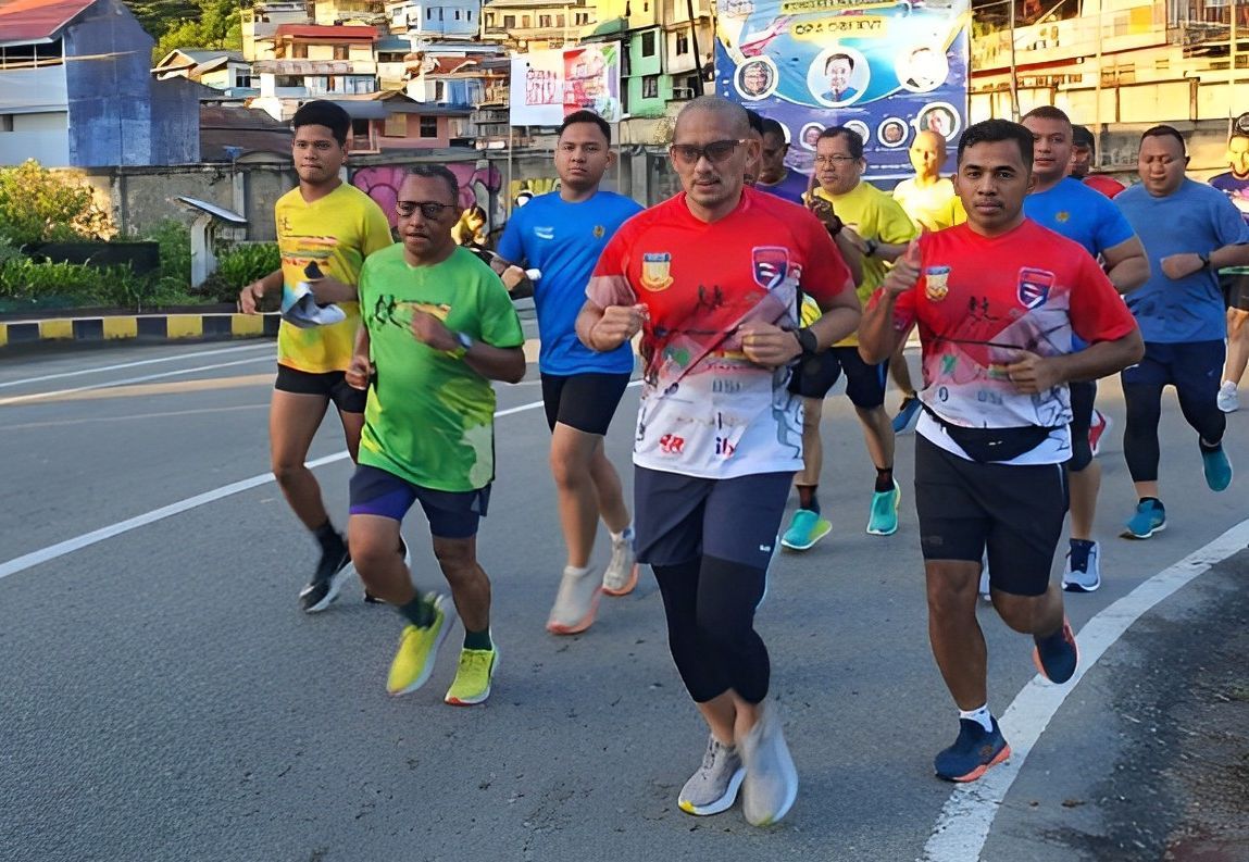 Berkunjung ke Jayapura, Sandiaga Uno Sempatkan Lari Pagi Bersama Warga