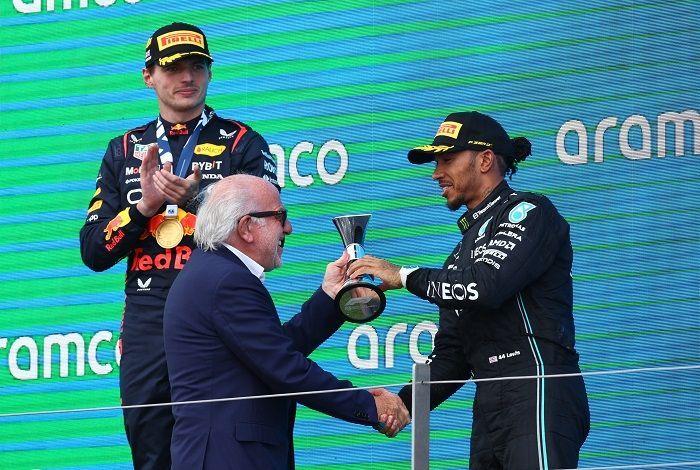 Naik Podium di Posisi 3, Lewis Hamilton Bilang karena Penonton