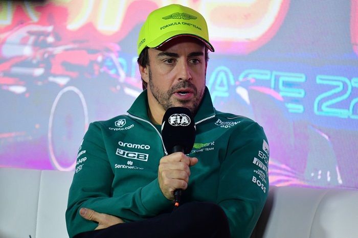 Verstappen Dikaitkan dengan Aston Martin, Alonso Tetap Santai 
