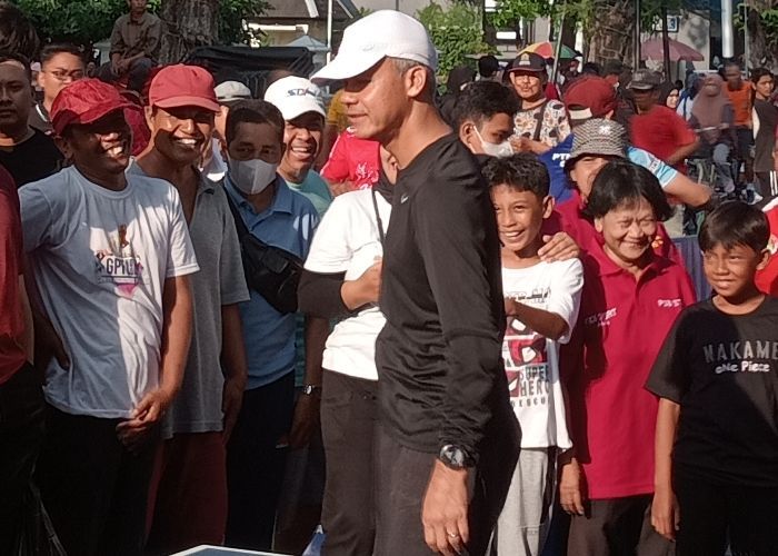 Ganjar Pranowo Bikin Warga Solo Kaget, Tiba-tiba Ikut CFD dan Main Ping Pong