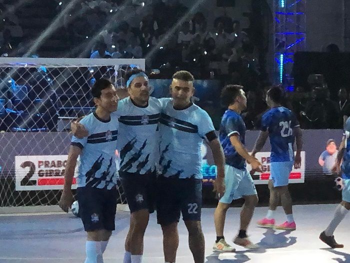 Potret Gibran Se-Tim Bareng Raffi Ahmad di 2 Match Fun Futsal