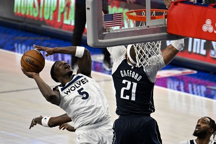Hasil NBA Playoffs: Menang 105-100 atas Dallas, Wolves Batal Kena Sweep