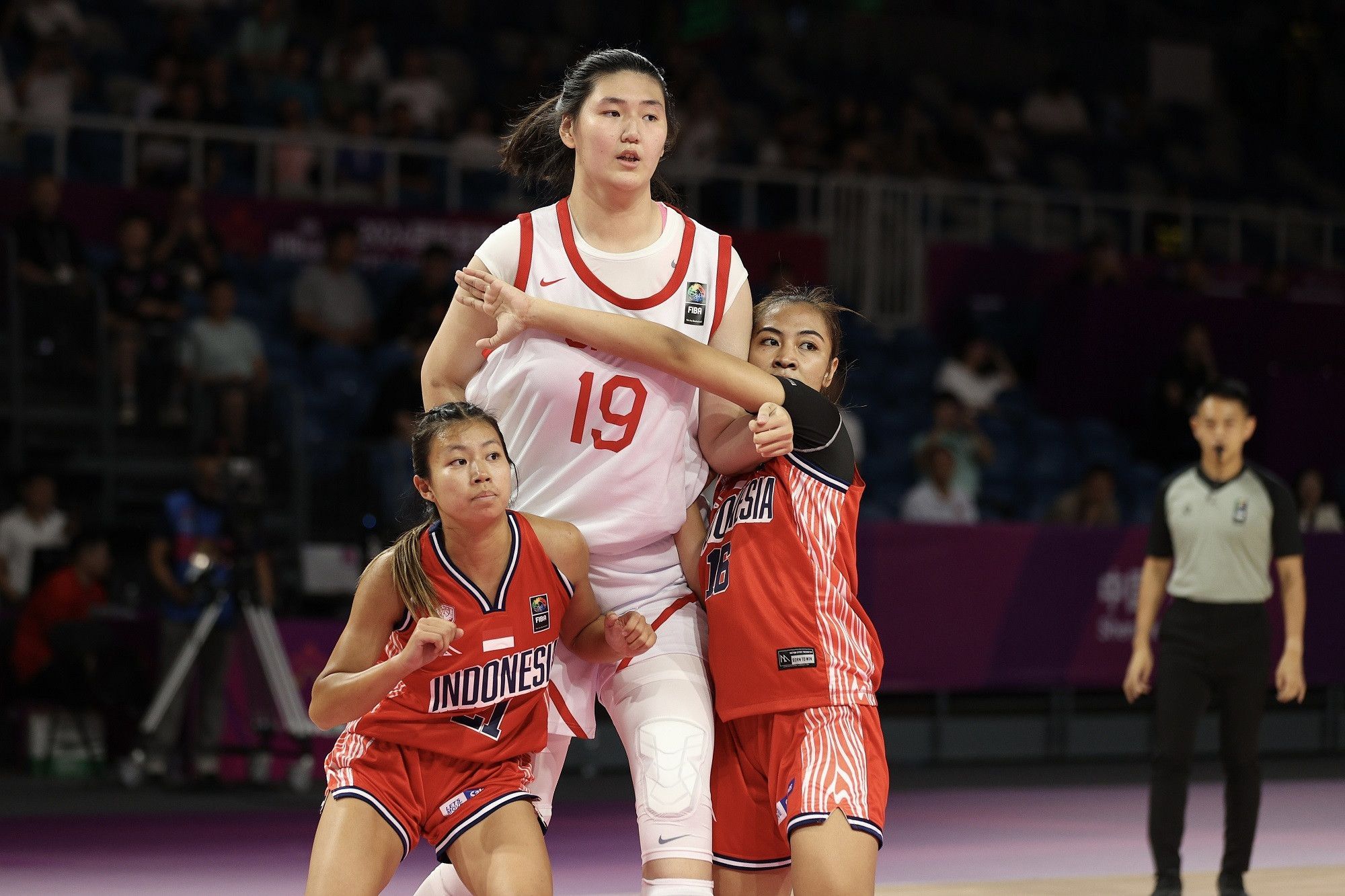 Tim Basket U-18 Putri Indonesia Kalah dari China dengan Skor 50-109, Center Zhang Ziyu Tingginya 2,2 Meter